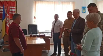Сержанта-сапера з Хмельниччини нагородили почесним нагрудним знаком Головнокомандувача ЗСУ «Золотий хрест»