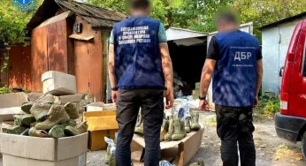 На Хмельниччині викрили п’ятьох осіб, які викрадали та продавали військову амуніцію