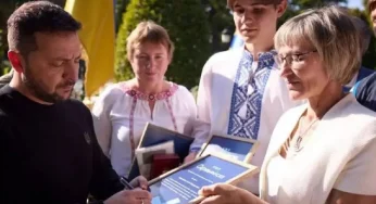 Володимир Зеленський відзначив почесним званням вчительку з Хмельниччини