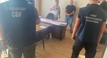 Заступник Кам’янець-Подільського митного поста “обкладав даниною” місцевих підприємців