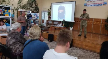 У книгозбірні презентували книгу Героя російсько-української війни Артема Задоянчука