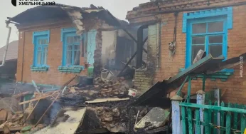 Зруйнований дах й стіна: наслідки обстрілів на Хмельниччині 15 лютого