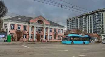У Хмельницькому на маршрути виїхало утричі менше тролейбусів