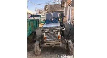 Чоловік під час запуску двигуна саморобного трактора наїхав на свою 83-річну тещу