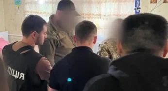 Поліцейські викрили 30-річного хмельничанина у привласненні близько мільйона гривень військовослужбовців