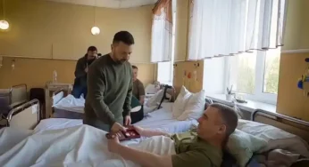 У Хмельницькому президент Зеленський відвідав поранених воїнів