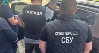 На Хмельниччині судитимуть посадовця селищної ради за одержання хабаря у сумі 8000 доларів США