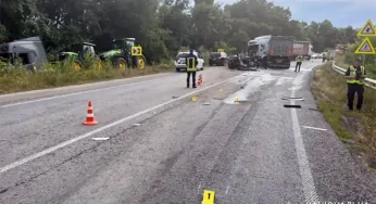 На Хмельниччині слідчі встановлюють обставини ДТП, у якій загинуло двоє осіб