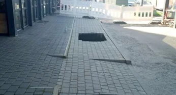 У Хмельницькому двоє людей разом з тротуаром провалилися у каналізаційний колектор
