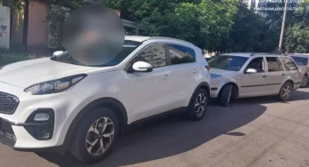 Поліцейські затримали водія, який спровокував аварію в Хмельницькому на вулиці Панаса Мирного
