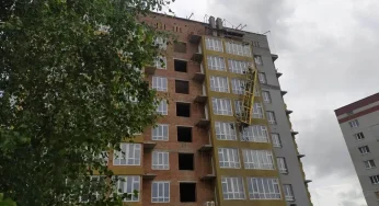 Апеляційний суд ухвалив новий вирок директору та виконробу будівельного ТОВ, з вини яких травмувалися неповнолітні працівники