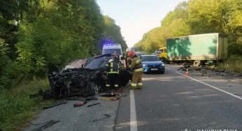 На Хмельниччині слідчі з’ясовують обставини ДТП з двома загиблими