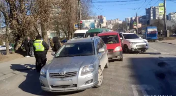 У Хмельницькому сталася ДТП за участі п’яти автомобілів, серед яких – два маршрутні таксі