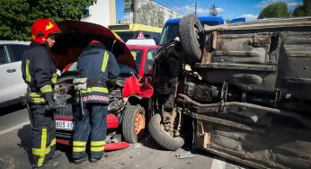 Рятувальники ліквідували наслідки ДТП у Хмельницькому, внаслідок якої травмувалася людина