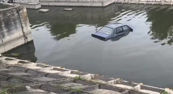 У Хмельницькому з річки Кудрянка вилучили легковий автомобіль Audi